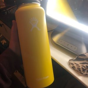 40 oz Yellow Hydroflask